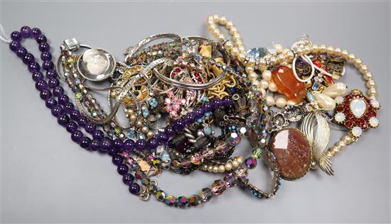 A mixed group of assorted costume jewellery including an amethyst bead necklace.